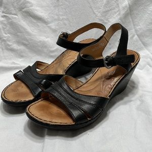 Born Sandals size 9